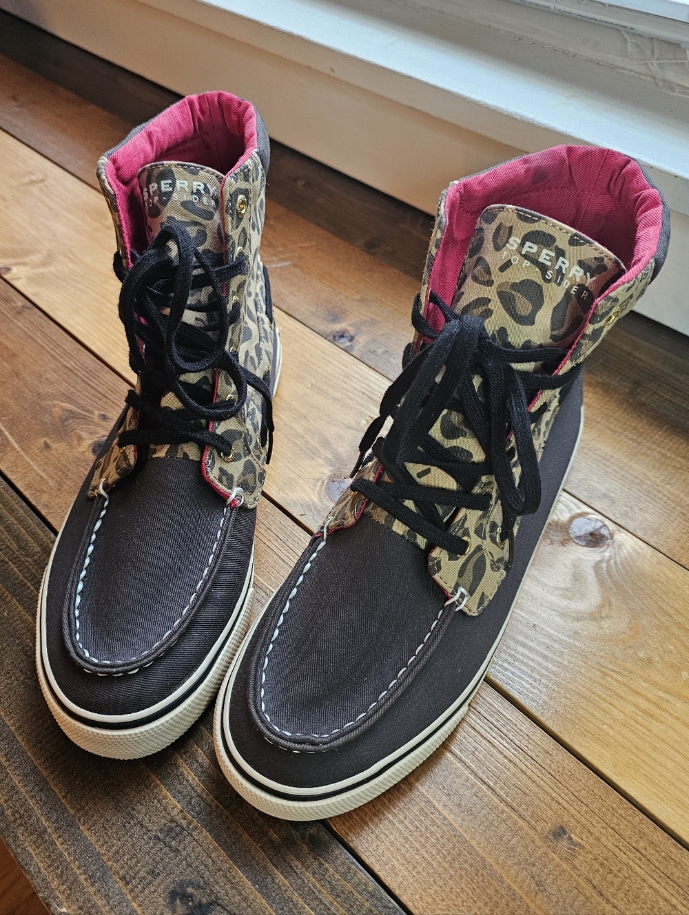 Sperry Men’s Black and Leopard High-Top Boat Shoes